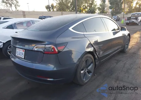 2019 Tesla Model 3 Long Range/Mid Range/Standard Range/Standard Range Plus z USA, uszkodzony, nr VIN 5YJ3E1EA8KF426920